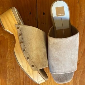 NIB Dolce Vita clogs. Taupe, size 10